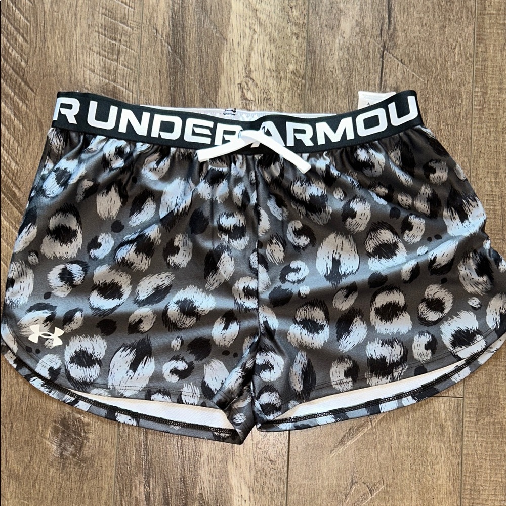 UNDER ARMOUR YOUTH SHORTS SIZE LARGE LOOSE HEAT GEAR
